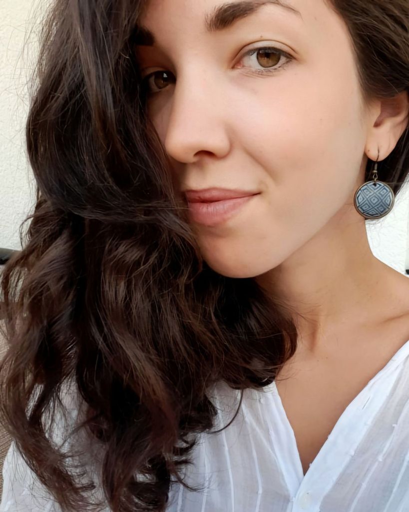 A close-up portrait of Franka Blažić, a dark-haired white woman, smiling.